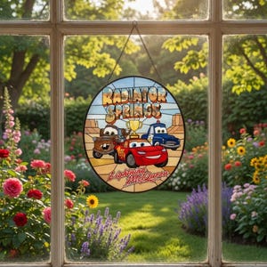 Atrapasueños de Rayo McQueen de Radiator Springs, decoración para ventana de Rayo McQueen y Tow Mater de Disneyland, decoración de DisneyCar, adorno para ventana de DisneyCar imagen 1