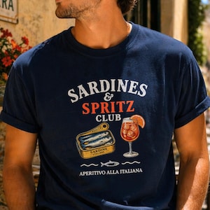 navy sardines and spritz club shirt, italian summer tee, aperitivo graphic shirt, men’s Mediterranean vacation outfit, Italy street, Vatican
