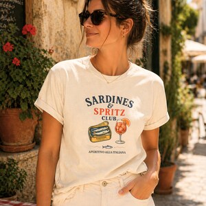 natural sardines and spritz club shirt, Italy vacation tee, Mediterranean summer outfit, women’s aperitivo graphic shirt, Italy shirt