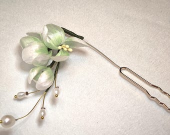 Horquilla para el cabello con flor de seda verde salvia y perlas de agua dulce / Accesorio botánico para el cabello de boda