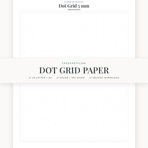 Puede incluir: Una hoja de papel con cuadrícula de puntos y un espaciado estándar de 5 mm. Una banda horizontal en el centro muestra el texto THESHEETFLOW DOT GRID PAPER, US LETTER + A4, COLOR + INK SAVER e INSTANT DOWNLOAD. El borde inferior dice PRINTABLE PDF.