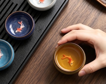 Seladon Crackle Glasur Koi Fisch Teetasse, Handbemalte Goldfisch Keramikschale, Zen-Tee-Liebhaber-Geschenk für Sie, chinesische Keramikschale, Geschenk für Papa