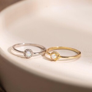 Sterlingzilveren opaalring, opaal en diamant alledaagse stapelring, verlovingstrouwring, sierlijke gouden sieraden, geboortesteen oktober, moedercadeau