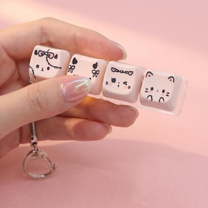 猫キーボードフィジェット - 子供向け感覚刺激ギフト、光るASMRクリッカー、かわいいデスク装飾、娘の誕生日プレゼント、猫キーキャップキーホルダー
