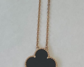 Collier trèfle vintage authentique Van Cleef Arpels d'occasion, en onyx noir et or jaune 18 carats, pendentif VCA