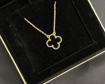 Collier trèfle vintage authentique Van Cleef Arpels d'occasion, en onyx noir et or jaune 18 carats, pendentif VCA