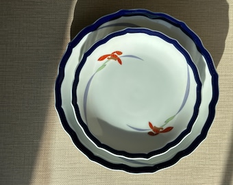 Platos de porcelana japonesa Koransha vintage - Juego de 2 - Proveedor de la Casa Imperial - Motivo de iris azul cobalto y dorado - Cerámica Arita - Oriental