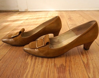 Size 6.5 Narrow Suede Low Heel Pumps with Buckle / Vintage Cappucino Brown Heels Size 6.5 Narrow AAA