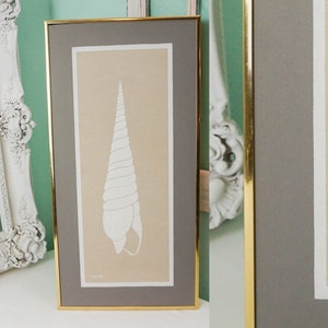 Pletke Screen Print Mod MInimalist Art / Pointed Sea Shell Painting / Coastal Beach House Decor / Vintage Seashell Design