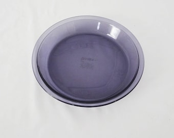 Pyrex Amethyst Purple Pie Plate / Vintage 70s Kitchen Glass Bakeware / Corning Tempered Glass