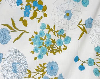 ONE Twin Flat Sheet / Blue Flowers on White / Vintage Floral Single Bedding / Sewing Fabric Yardage