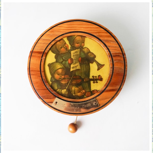 Hummel Wall Hung Music Box Plays Adeste Fideles / Round Wood Christmas Frame /  Reuge Swiss Musical Movement / Rustic German Vintage Gift