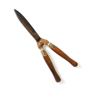 Large Wood Handled Hedge Trimmer / Vintage Hand Garden Tool / Pruner Farmhouse Rustic Display