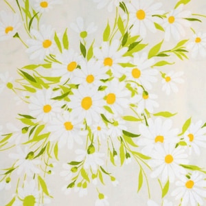 One Twin Flat Bed Sheet / Daisy Flowers on Off White / Vintage Floral Bedding / Garden Theme Decor