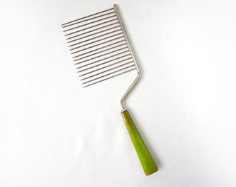 GREEN Bakelite Handle Cake Slicer Server / Vintage Kitchen Utensil Cake Breaker Fork / Mid Century Deco Cookware