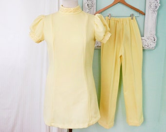 Mod 1960s Smock Top and Matching Pants / Pale Yellow Polyester Pant Suit / 50s 60s Authentic Costume Fashion Women Size M