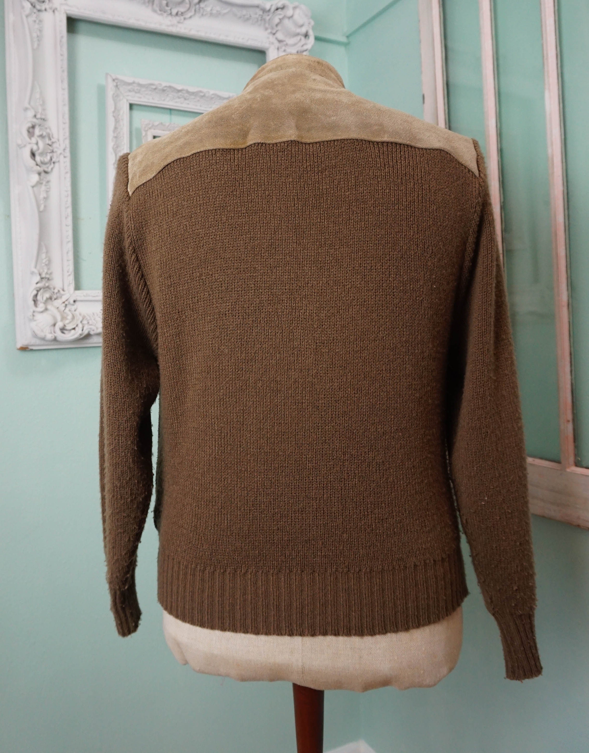 Men's sweater with top leather shoulder patches
