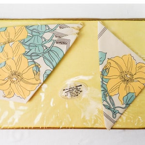 Unused set of Yellow Cloth Place Mats and Floral Napkins / Vintage 70s Kitchen Linens