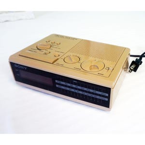 Sony Dream Machine Clock Radio Model ICF C2W / Modern Retro 1980s Vintage Electronics / Bedside Table Guest Room Decor