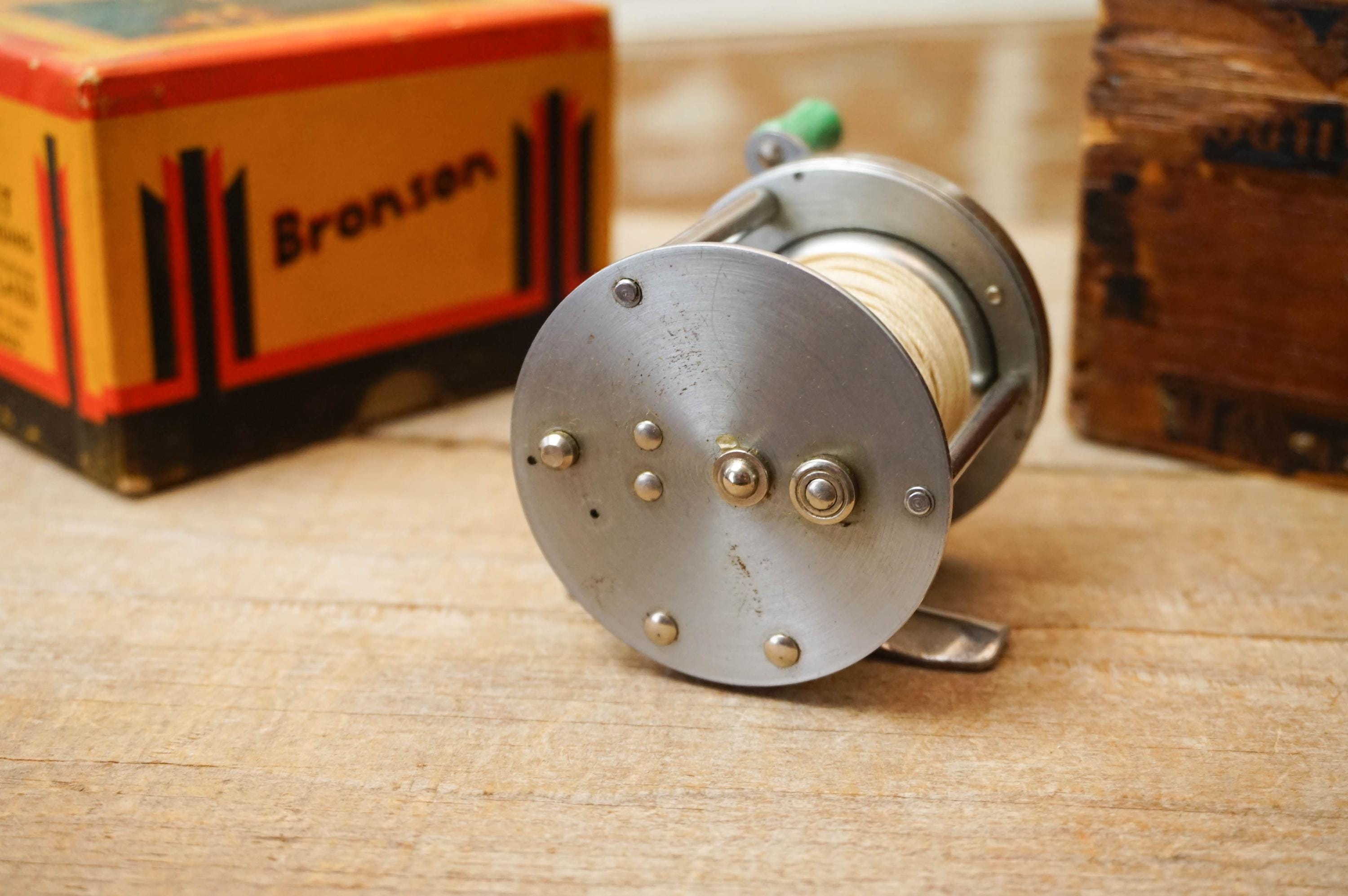 bronson comet fishing reel Vintage Bronson Comet Fishing Reel