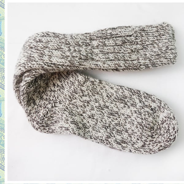 Pair of Tweedy Gray Wool Winter Socks / Vintage Warm Weather Clothing