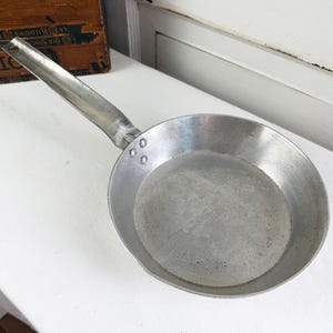 Wearever Cast Aluminum Sautee or Fry Pan #2507 / Vintage MCM Kitchen or Camping Cookware
