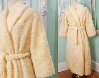 Fluffy Ivory White Bath Robe / Vintage Women Dressing Gown / Hollywood Glam Costume Pajamas