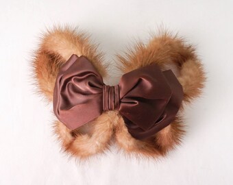 Vintage B. Altmann & Co Mink Hair Bow Clip – Luxury 1950s  display picture 1