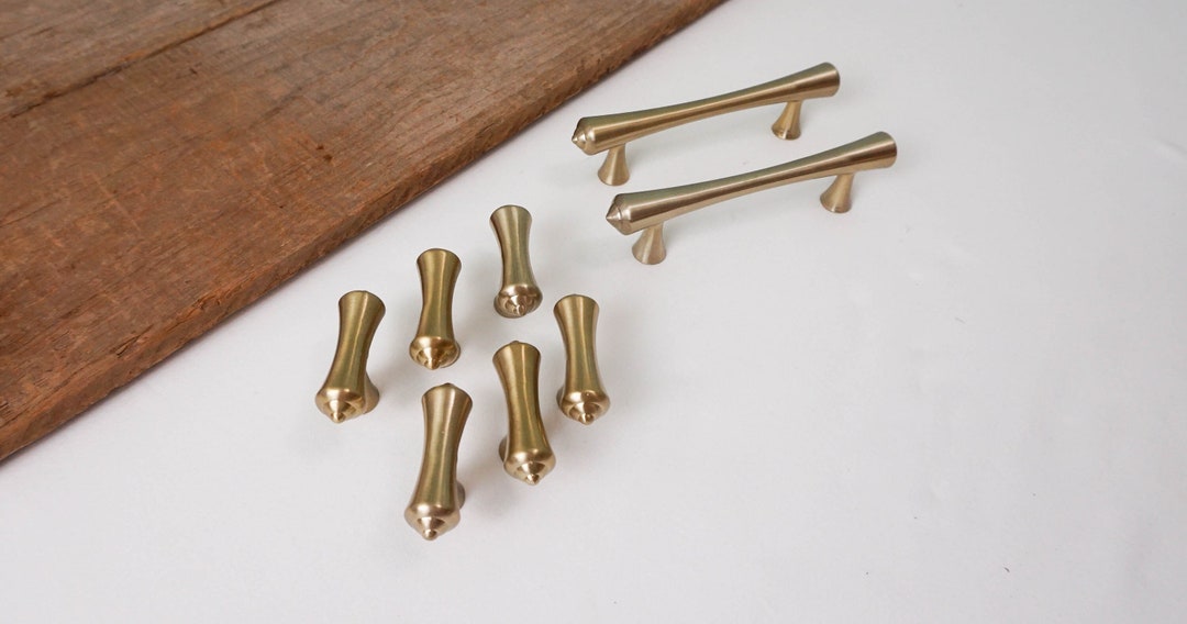 Photo inspiration: Picture Idea: Set Of Modern Drawer Handles And Cabinet Knobs Smooth Satin
