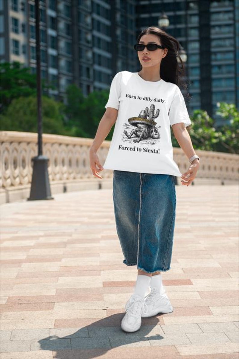 Camiseta clásica con cita personalizada Nacido para holgazanear Obligado a la siesta Camiseta con meme de rana sarcástica Regalo con texto personalizado B Canvas 3001 Suave imagen 10