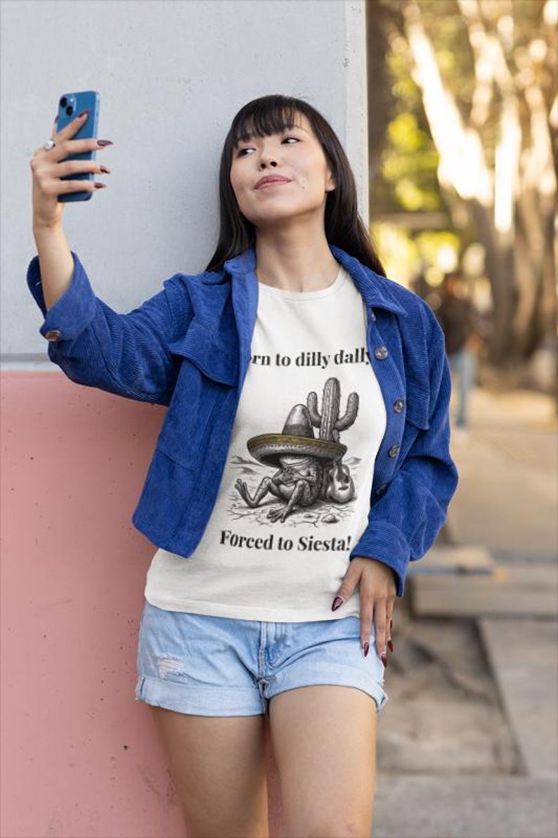 Camiseta clásica con cita personalizada Nacido para holgazanear Obligado a la siesta Camiseta con meme de rana sarcástica Regalo con texto personalizado B Canvas 3001 Suave imagen 12