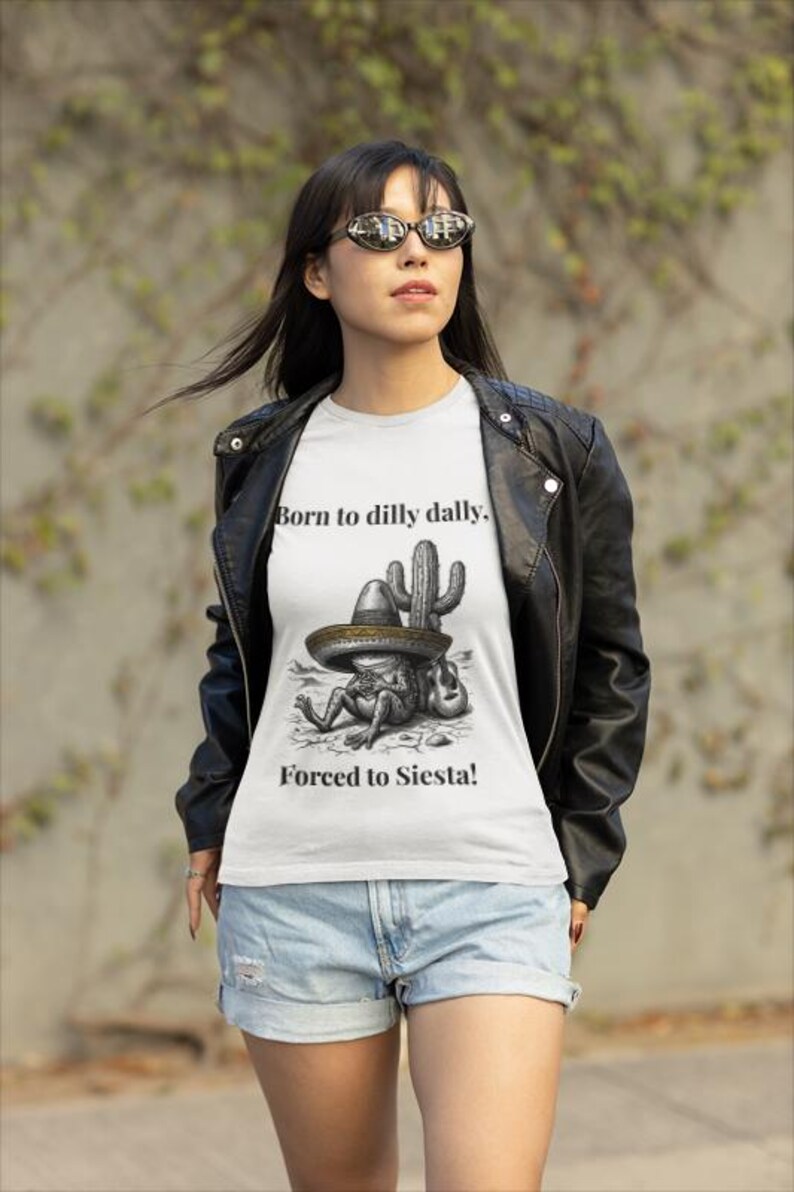 Camiseta clásica con cita personalizada Nacido para holgazanear Obligado a la siesta Camiseta con meme de rana sarcástica Regalo con texto personalizado B Canvas 3001 Suave imagen 11