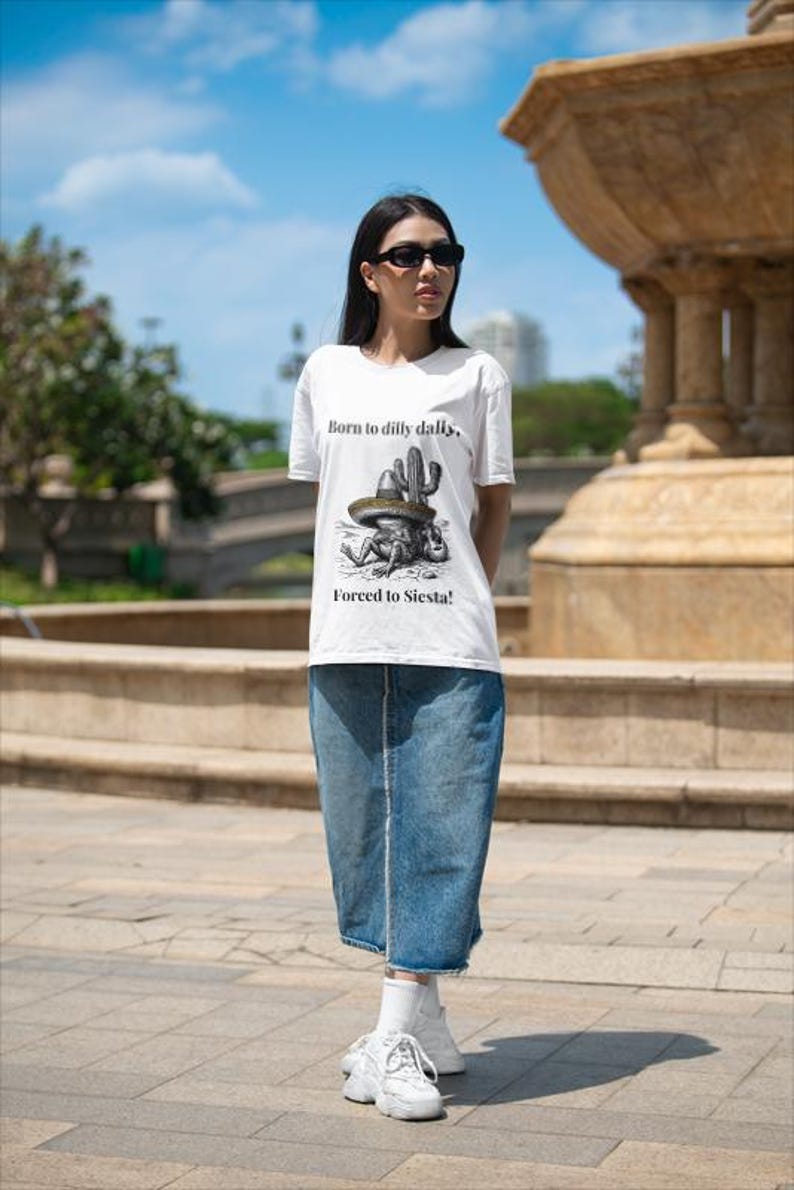 Camiseta clásica con cita personalizada Nacido para holgazanear Obligado a la siesta Camiseta con meme de rana sarcástica Regalo con texto personalizado B Canvas 3001 Suave imagen 6