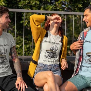 Camiseta clásica con cita personalizada Nacido para holgazanear Obligado a la siesta Camiseta con meme de rana sarcástica Regalo con texto personalizado B Canvas 3001 Suave imagen 5
