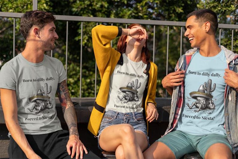 Camiseta clásica con cita personalizada Nacido para holgazanear Obligado a la siesta Camiseta con meme de rana sarcástica Regalo con texto personalizado B Canvas 3001 Suave imagen 5