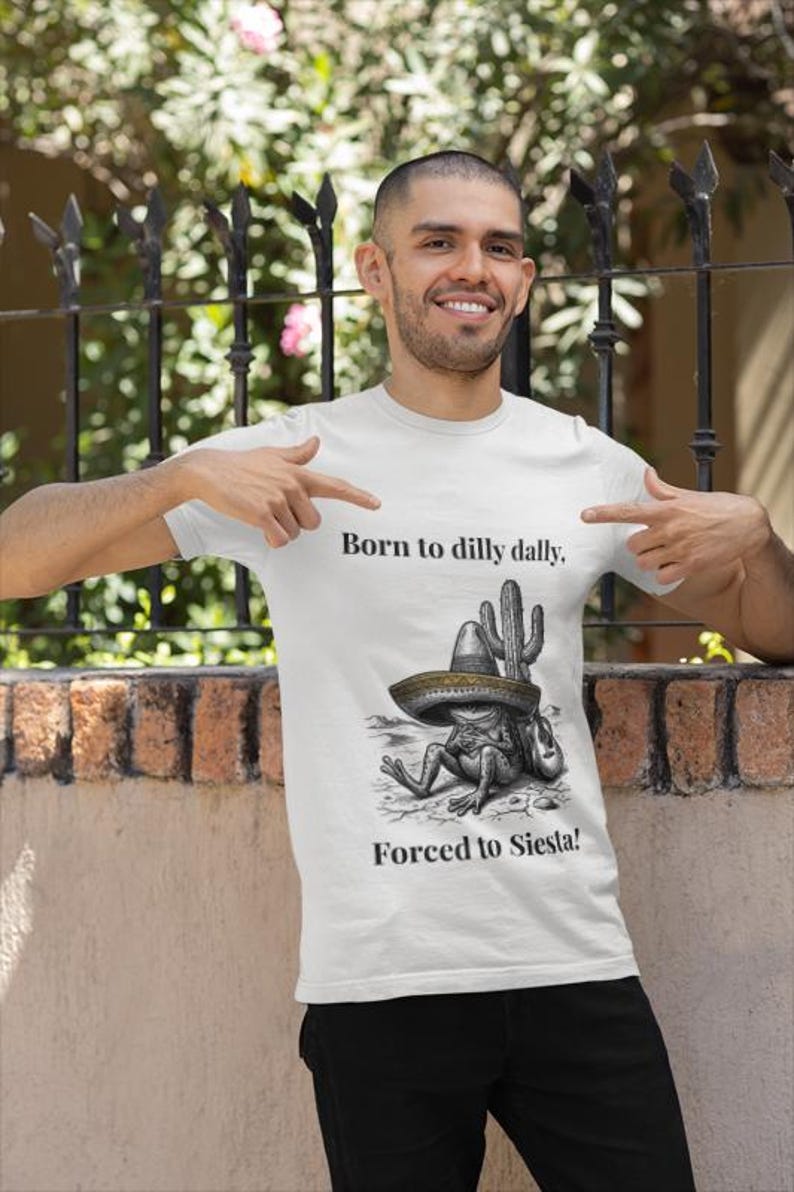 Camiseta clásica con cita personalizada Nacido para holgazanear Obligado a la siesta Camiseta con meme de rana sarcástica Regalo con texto personalizado B Canvas 3001 Suave imagen 13