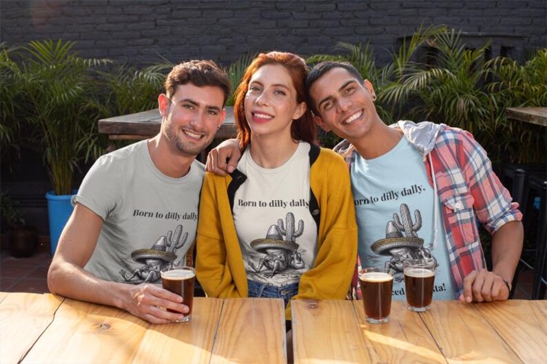 Camiseta clásica con cita personalizada Nacido para holgazanear Obligado a la siesta Camiseta con meme de rana sarcástica Regalo con texto personalizado B Canvas 3001 Suave imagen 15