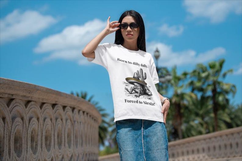 Camiseta clásica con cita personalizada Nacido para holgazanear Obligado a la siesta Camiseta con meme de rana sarcástica Regalo con texto personalizado B Canvas 3001 Suave imagen 17