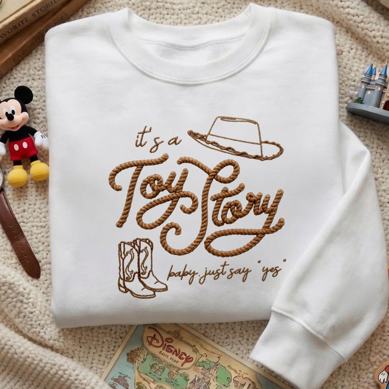 Chemise c'est une histoire de jouets brodée rétro, t-shirt graphique de cow-boy western, cadeau pour les amoureux de Disney à esthétique country, sweat à capuche western mignon image 8