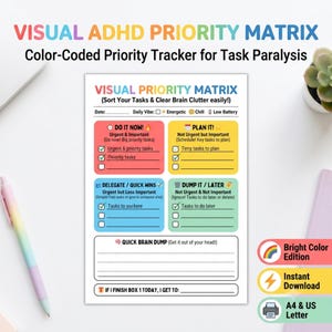Puede incluir: Una hoja de seguimiento de tareas de matriz de prioridad ADHD visual con cuatro secciones codificadas por colores: rojo para Do It Now, amarillo para Plan It, azul para Delegate/Quick Wins y verde para Dump It/Later, con una sección Quick Brain Dump.