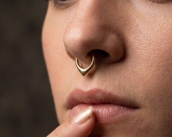 V Shape Septum Clicker Pointed Septum Ring Gold Wishbone Nose Hoop Minimalist Teardrop Septum Geometric Chunky Daith Earring