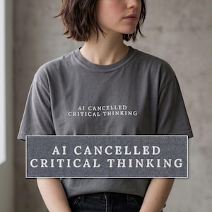 Camiseta bordada anti-IA | Camiseta Comfort Colors com temática crítica à inteligência artificial | Roupa tecnológica sarcástica