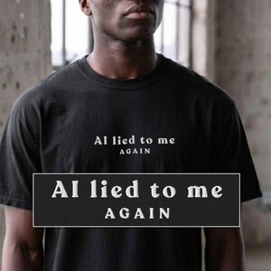 Broderad rolig AI-skjorta | Sarkastisk programmerare humor-tröja | AI ljög för mig igen unisex komfortfärger
