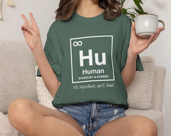 Camiseta Hu Element / Camiseta Humana de la Tabla Periódica / Regalo de Filosofía Científica / Camiseta Gráfica Unisex Alma de Polvo Estelar / Regalo para Astronautas y Químicos