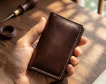 Minimalistischer zweifach gefalteter Kartenhalter aus Leder, schlanke 2-Slot-Kartenbrieftaschenform, kleberfreies Lederhandwerkswerkzeug, handgefertigte Kartenhüllenversorgung
