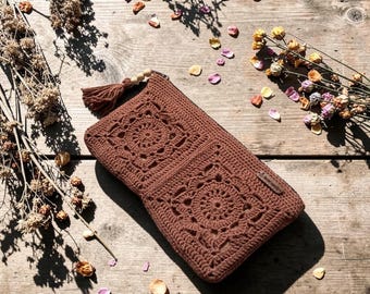Granny Square Crochet Wristlet Pouch, Handmade Zipper Clutch, Gift for Mom