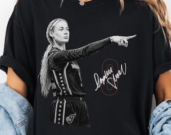 Sophie Cunningham Pointing shirt