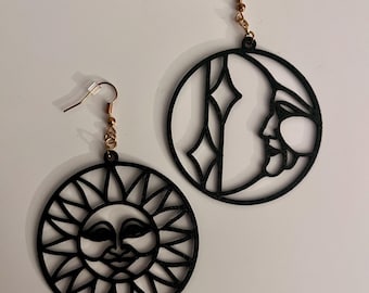 Boucles d’oreilles Soleil Lune noir – Bijoux bohème céleste – Ultra légères – Plastique recyclé – Cadeau femme original – Style mystique