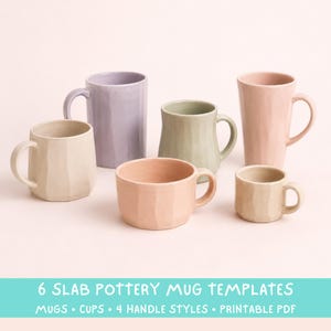 Puede incluir: Seis tazas y mugs de cerámica en varios tonos pastel, incluyendo lavanda, verde salvia, melocotón y crema. Los recipientes presentan una superficie texturizada y facetada. El texto inferior dice: 6 SLAB POTTERY MUG TEMPLATES MUGS • CUPS • 4 HANDLE STYLES • PRINTABLE PDF.