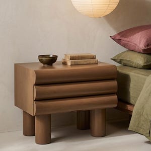 Japandi Nachtkastje Roestbruin - Retro Bijzettafel met Lade - Houten Nachtkast met Organische Vormen - Modern Vintage Design (45x34x35cm)